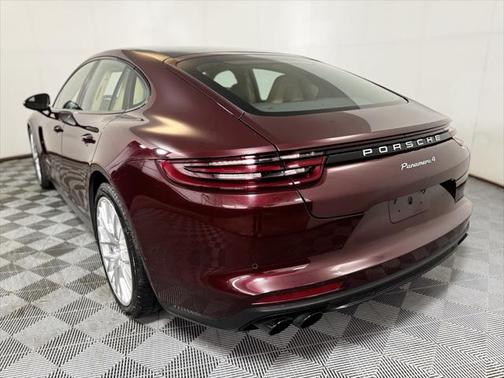 2018 Porsche Panamera 4