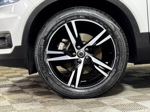 2021 Volvo XC40 T5 R-Design