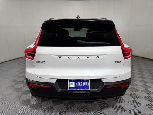 2021 Volvo XC40 T5 R-Design