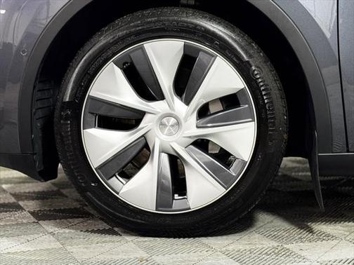 2022 Tesla Model Y Long Range Dual Motor All-Wheel Drive