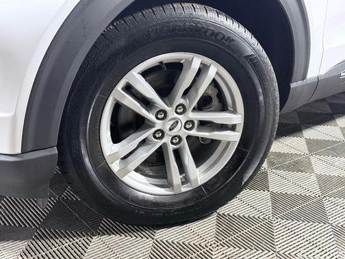 Oxford White 2021 Ford Explorer XLT