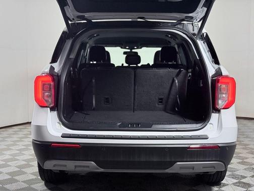 Oxford White 2021 Ford Explorer XLT