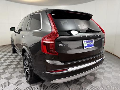 2022 Volvo XC90 T6 Inscription