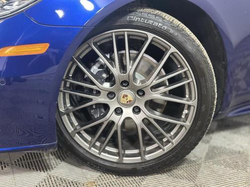 2023 Porsche Panamera 4