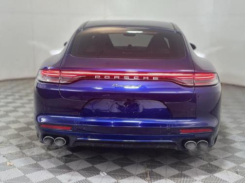 2023 Porsche Panamera 4