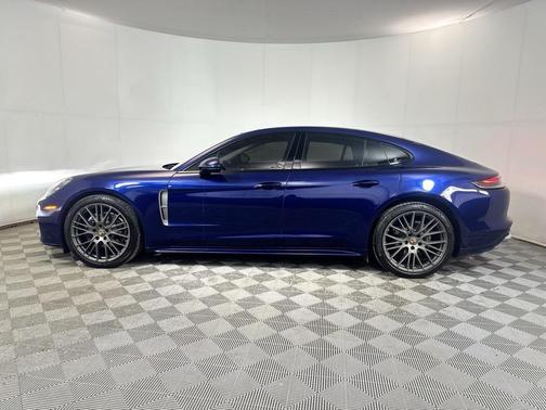 2023 Porsche Panamera 4
