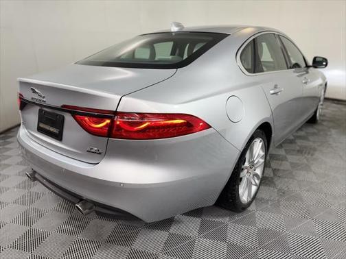 2017 Jaguar XF 35t Prestige