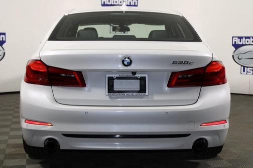 Photo 4 of 53 of 2019 BMW 530e xDrive iPerformance