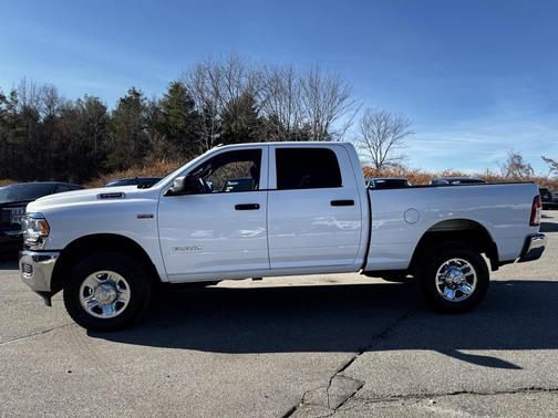 2022 RAM 2500 Tradesman Crew Cab 4x4 6'4' Box