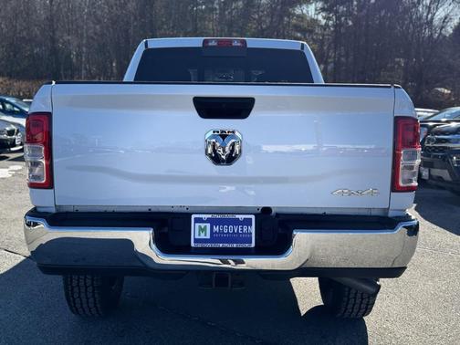 2022 RAM 2500 Tradesman Crew Cab 4x4 6'4' Box