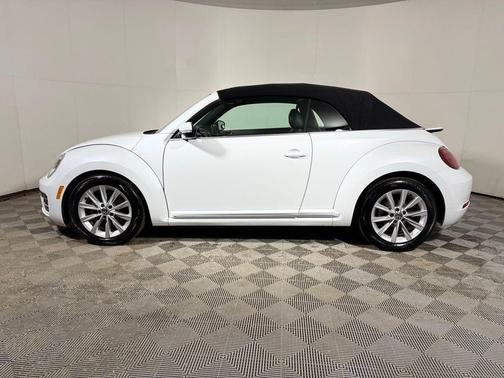 Platinum Gray Metallic 2019 Volkswagen Beetle 2.0T SE