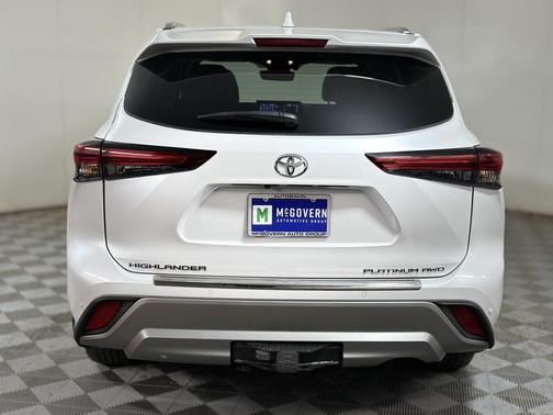 2022 Toyota Highlander Platinum