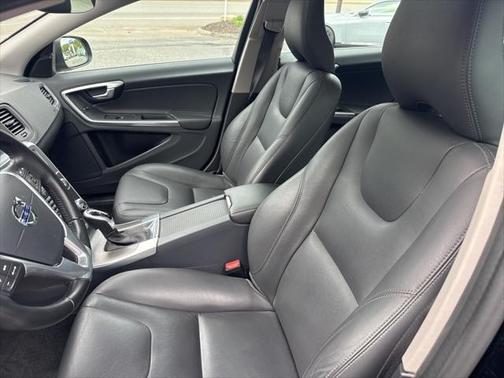 2016 Volvo V60 T5 Platinum