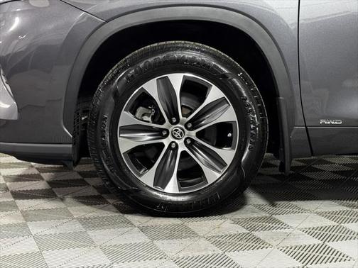 2022 Toyota Highlander Hybrid XLE