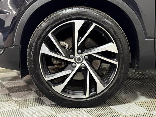 2021 Volvo XC40 T5 R-Design