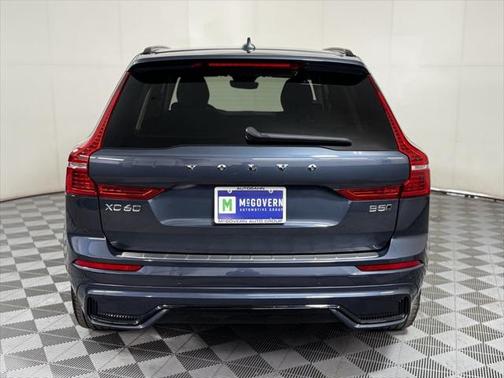 2023 Volvo XC60 B5 Plus Dark Theme