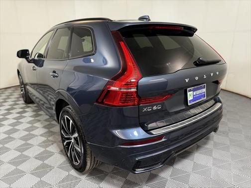 2023 Volvo XC60 B5 Plus Dark Theme