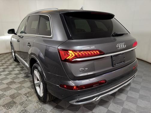 2022 Audi Q7 45 Premium