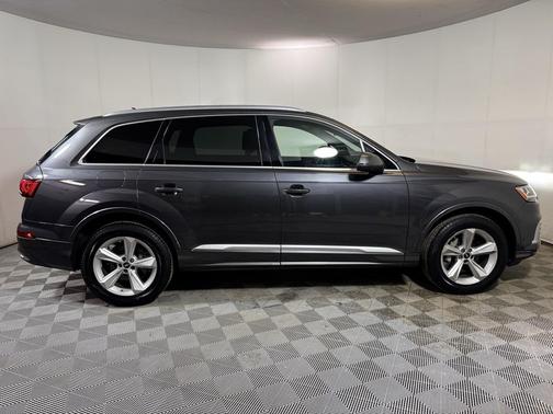2022 Audi Q7 45 Premium