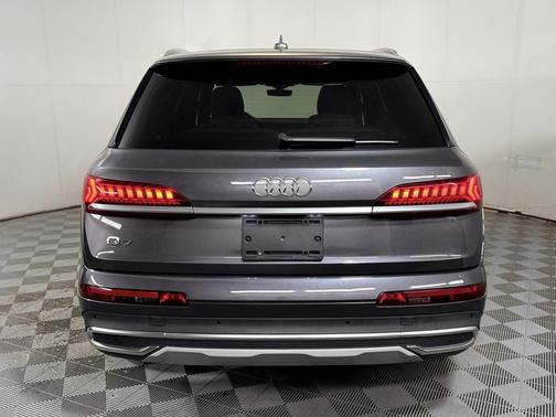 2022 Audi Q7 45 Premium
