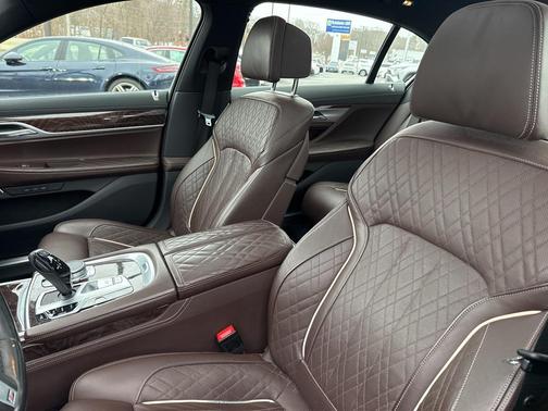 2021 BMW 750 i xDrive