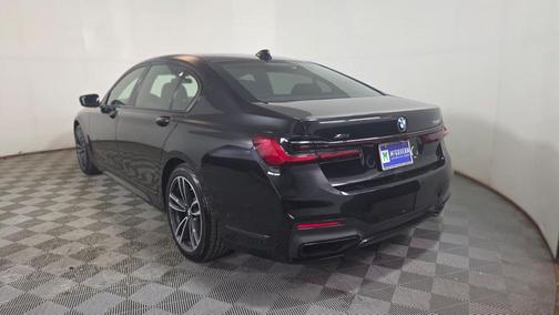 Black Sapphire Metallic 2021 BMW 750 i xDrive