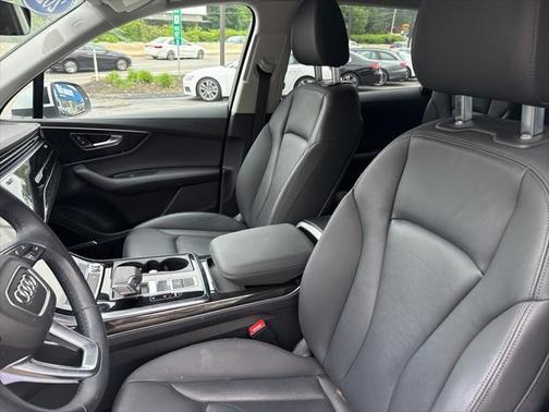 2022 Audi Q7 55 Premium Plus