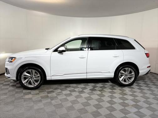 2022 Audi Q7 55 Premium Plus