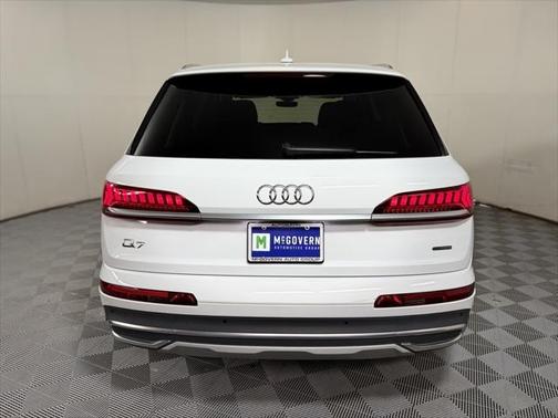 2022 Audi Q7 55 Premium Plus
