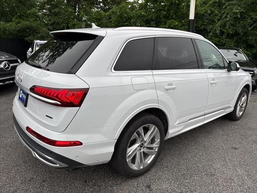 2022 Audi Q7 55 Premium Plus