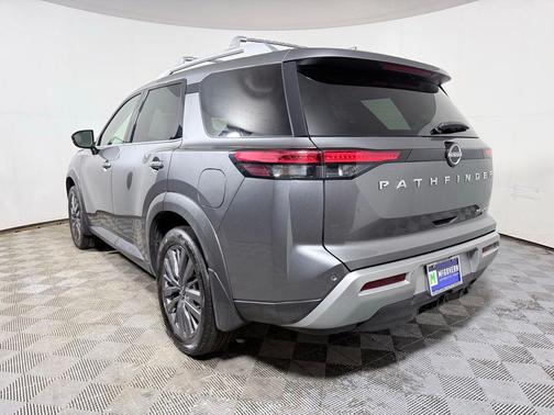Gun Metallic 2022 Nissan Pathfinder SL 4WD