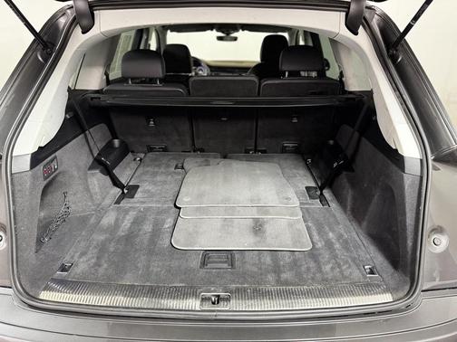 2022 Audi Q7 45 Premium