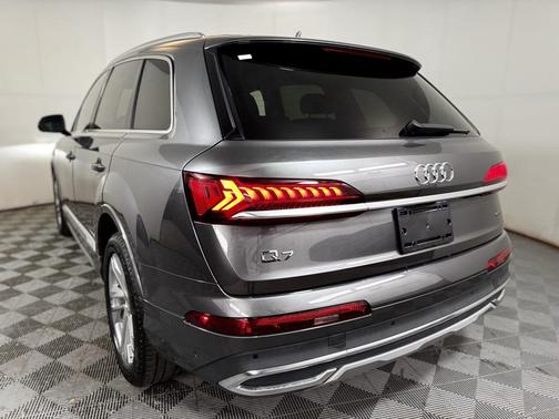 2022 Audi Q7 45 Premium