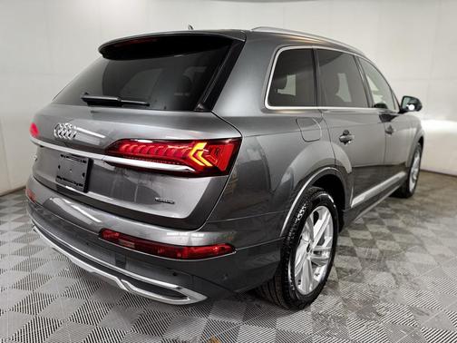 2022 Audi Q7 45 Premium