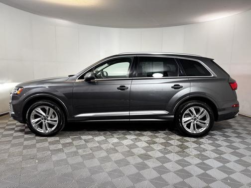2022 Audi Q7 45 Premium