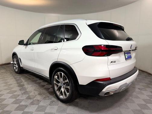Alpine White 2024 BMW X5 xDrive40i