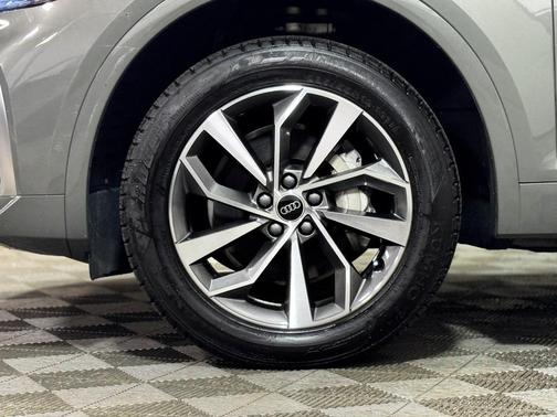 2023 Audi Q5 45 S line Premium