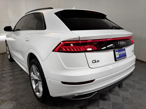 2022 Audi Q8 55 Premium Plus