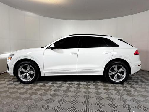 2022 Audi Q8 55 Premium Plus