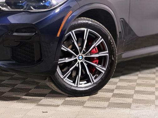 Carbon Black Metallic 2023 BMW X5 M50i