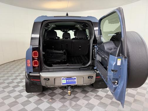 2024 Land Rover Defender 110 P400 X-Dynamic SE