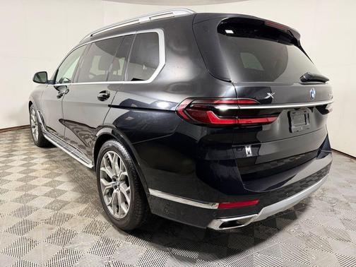 Black Sapphire Metallic 2024 BMW X7 xDrive40i