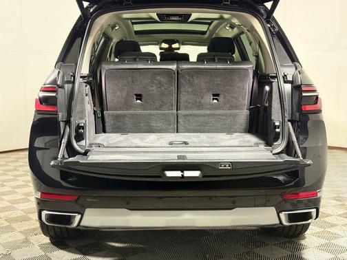 Black Sapphire Metallic 2024 BMW X7 xDrive40i