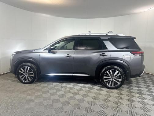 2022 Nissan Pathfinder Platinum 4WD