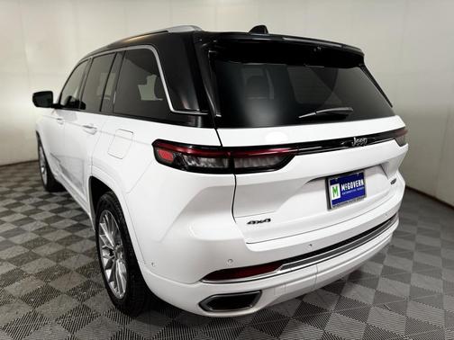 2022 Jeep Grand Cherokee Summit