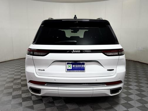 2022 Jeep Grand Cherokee Summit