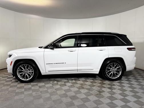 2022 Jeep Grand Cherokee Summit
