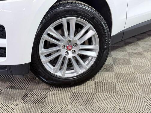 Fuji White 2018 Jaguar F-PACE 25t Prestige