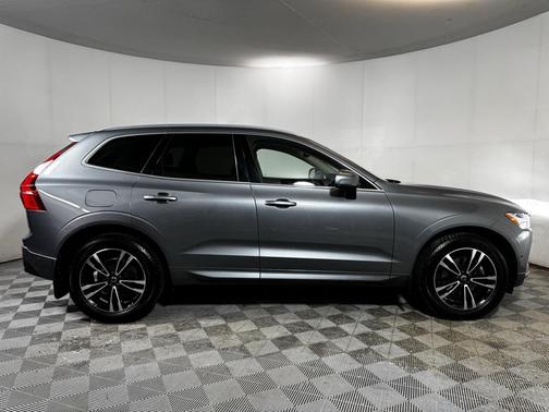 2019 Volvo XC60 T5 Momentum