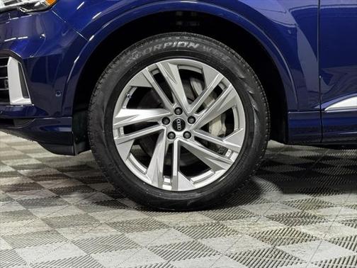 2022 Audi Q7 55 Premium Plus
